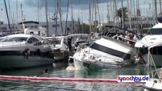 Gesunkene Motoryacht mitten im Yachthafen [upl. by Lori80]