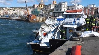 Pozzuoli NA  Incidente fra tre imbarcazioni nel porto 121116 [upl. by Ardnos710]