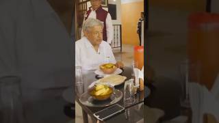 AMLO COMIENDO UN CALDO DE POLLO SABROSO [upl. by Buchheim781]