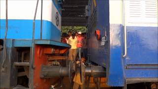 Hilarious Loco Coupling  Angry Line man Karnataka Express [upl. by Jehoash881]