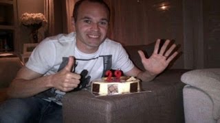 Iniesta celebra su cumpleaños y la Liga [upl. by Erihppas]