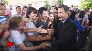 Raw Video Man Yanks Sarkozy by Shoulder [upl. by Krissie]