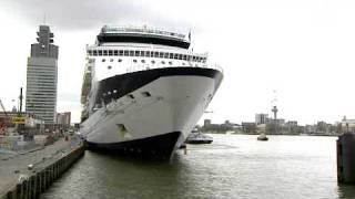 Cruiseseizoen in Rotterdam geopend [upl. by Ayanej662]