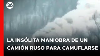 Camión ruso se camufla con el humo para escapar de drones ucranianos enemigos [upl. by Yerrot270]