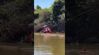 Helicóptero caí no rio Araguaia ItacaiuGo [upl. by Inerney]