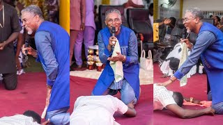 You can’t hold your tears 😭 after watching this deep worship by Apostle Abraham Lamptey [upl. by Zel272]