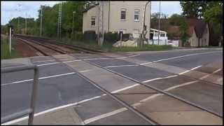 Gesperrt Bahnübergang an der B 96 in Hoyerswerda  ELSTERWELLE [upl. by Persian]