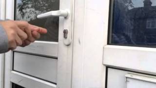 Non Destructive Entry to a Thumb Turn Lock [upl. by Trefor]