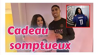 Quand Achraf Hakimi Surprend Cardi B avec un Cadeau Incroyable [upl. by Enawtna]