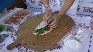 Piadina romagnola  Ricetta e preparazione [upl. by Ede]