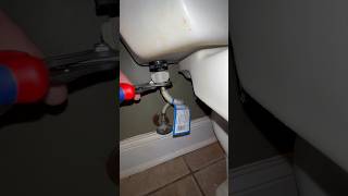 Installing a new fluidmaster and flapper enjoy plumbing plumber diy satisfying foryou [upl. by Evyn657]