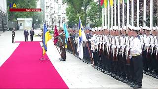 Poroshenko Greets Belarus President Lukashenko in Kyiv [upl. by Aroon]