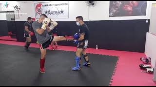 Quer aprender Muay Thai Vem com a gente [upl. by Elleinahc]