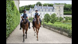 VIDEO IndreetLoire  la brigade équestre de la gendarmerie en renfort dans les lieux touristi [upl. by Rushing524]