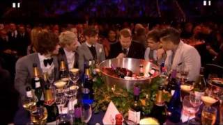 One Direction interview with James Corden at the BRITs subtitulado al español [upl. by Haletta359]