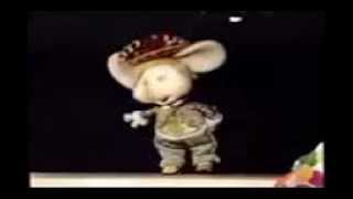 Topo Gigio quotCOMO ME DUELEquot [upl. by Euqimod]