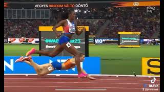 4x400 MIXTO Femke Bol cae y pierde el oro y el record del mundo que se lleva USA con 30880 [upl. by Kele]