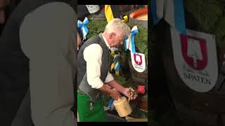 OB Dieter Reiter zapft erstes Fass an auf dem Oktoberfest wiesn ozapftis oktoberfest [upl. by Flodnar217]