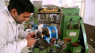 helical gear cutting on milling [upl. by Anirbys]