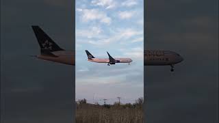 Boeing 767322ER United Airlines Star Alliance livery landing at OHare staralliance ohareairport [upl. by Ahsikel959]