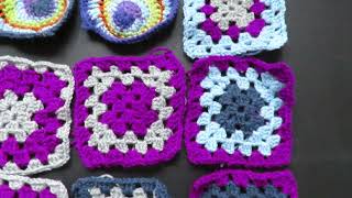 Inspiration  virkade mormorsrutor de påfågelsmönstrade är frihandsvirkadecreative granny squares [upl. by Akinert721]