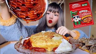 CHEESY GIANT OMURICE TOPPED WDDEOKBOKKI ampDUMPING🥟silver play button unboxing 대왕오무라이스떡볶이추가랑 만두 먹방 [upl. by Otreblide]