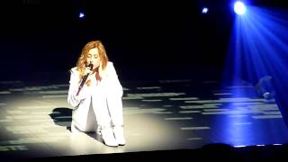 Lara Fabian  lAmour existe encore  07102009 Paris [upl. by Huggins909]