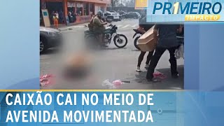 Caixão com corpo dentro cai de carro funerário em Osasco SP  Primeiro Impacto 110924 [upl. by Dj]