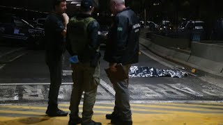 Empresário vinculado ao PCC é executado no aeroporto de São Paulo  AFP [upl. by Nomelihp451]