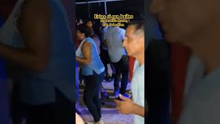 Así la goza el viejito viralvideo baile lomejordelacumbiatropical cumbia chanchona elsalvador [upl. by Mandie728]