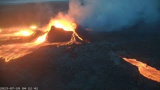 Beim Vulkan auf Island ist ein Krater eingestürzt wie die Lava jetzt strömt [upl. by Adama592]