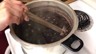 Como hacer Frijoles Negros Autentica cocina cubana [upl. by Nivlek]