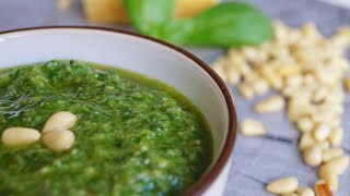 Pesto alla Genovese  Basilikumpesto  Grüne Pesto selber machen  Löffelleicht Basics [upl. by Irrej]