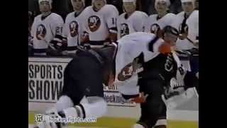 Jeremy Roenick vs Roman Hamrlik Oct 26 2002 [upl. by Boeschen]