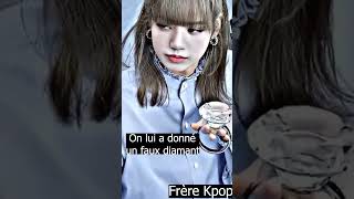 BLACKPINK LISA avec son faux diamant [upl. by Greeley881]