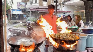 Master roadside fried noodle seller  indonesian street food racing noodles [upl. by Nibroc]