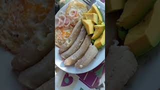 Guineo con huevo frito y aguacate food sunset foodie cooking beach yummy travel chicken [upl. by Dasya]