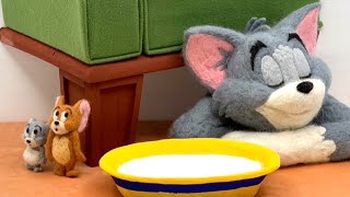 【TOM and JERRY】トムのミルクを狙うジェリーとタフィー作ってみた【羊毛フェルトWool felt】 [upl. by Ynaffet739]