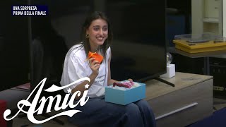 Amici 23  Il regalo di Giulia Stabile per i finalisti [upl. by Bouley]