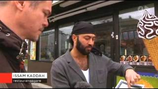 Tusentals Muslimer i Malmö mumsar på griskött [upl. by Ailadgim217]