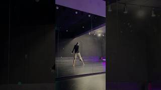 일그러지는 얼굴 위에 사랑한 흔적은 간데없고…  Love War  현대무용 선우정아 창작안무 contemporary dance [upl. by Annil]