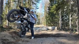 Aikuinen mies ja pakko koko ajan leikkiÃ¤ BMW R1250GS [upl. by Bord]