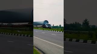 Windturbine Blade on Bharat Benz Truck 🔥🔥 shortsfeed automobile bharatbenz windturbineblade [upl. by Maggi]