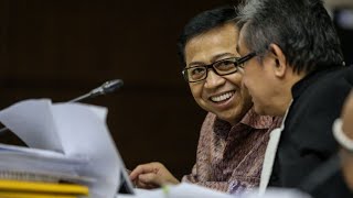 Sambil Menangis Setya Novanto Kembalikan Uang EKTP ke KPK [upl. by Kenzie]