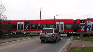 Bahnübergang quotMüggenhausener StraßeK3quot GroßVernich  Talent nach Euskirchen [upl. by Austen]