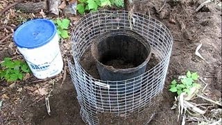 How to build a space saver compost bin with a wire cage [upl. by Jessalin]