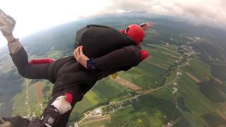 Apprendre à faire du parachute Progression assistée en chute libre PAC  AFF [upl. by Yojenitsirk942]