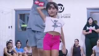 Niña baila perreo [upl. by Nirraj]