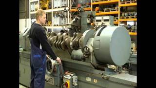 Krukas slijpen  crankshaft grinding  kurbelwelle schleifen DIESELSERVICE EMMELOORD [upl. by Massimo]