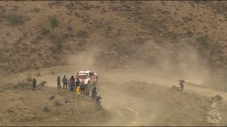 Quinta etapa del Dakar con dos abandonos de favoritos al título [upl. by Eceertal44]